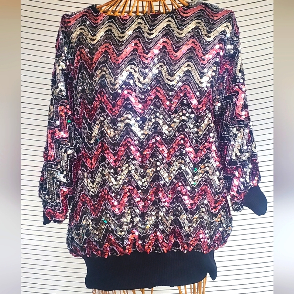 VINTAGE PINK BLACK SILVER WAVY SEQUIN TOP S/M